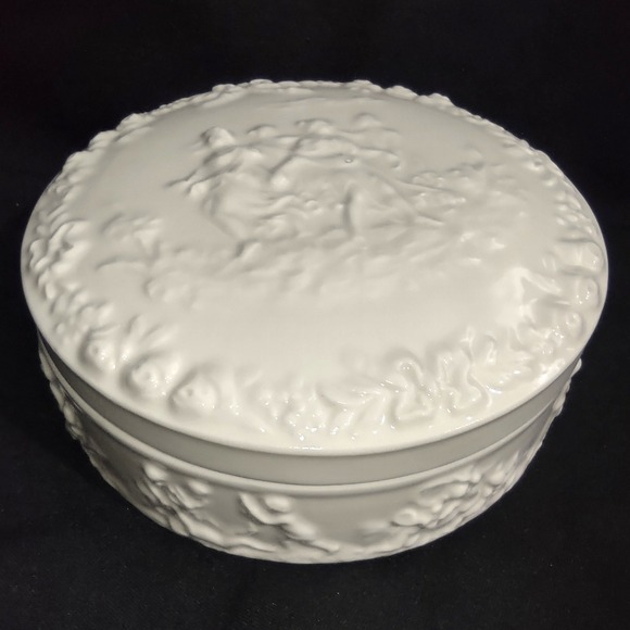 Von Schierholz Capri Porcelain Trinket Box w/Lid 6" Diameter 2" Height - Picture 2 of 9